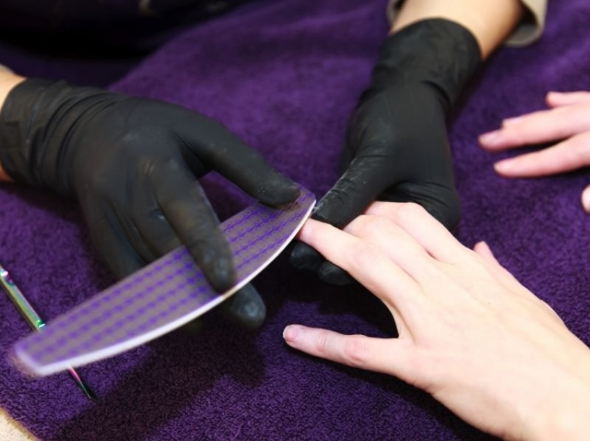 Мастера маникюра заподозрили в мошенничестве при получении социальной субсидии в Поворинском районе