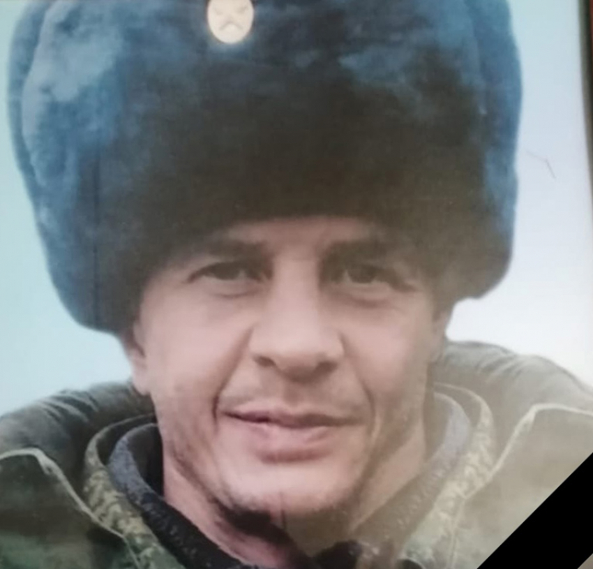 Родился в Грибановке. В Чечне заслужил Орден Мужества. Погиб, защищая интересы Родины, в СВО. 