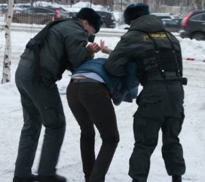 Полицейские Борисоглебска обнаружили на улице Карла Маркса  героиновый тайник