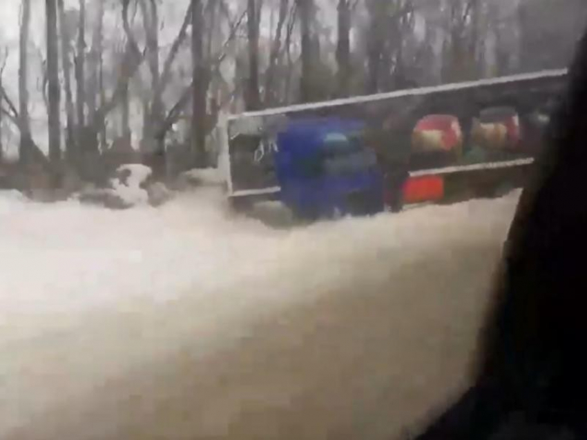 Жуткие последствия гололеда сняли на трассе «Борисоглебск-Воронеж»