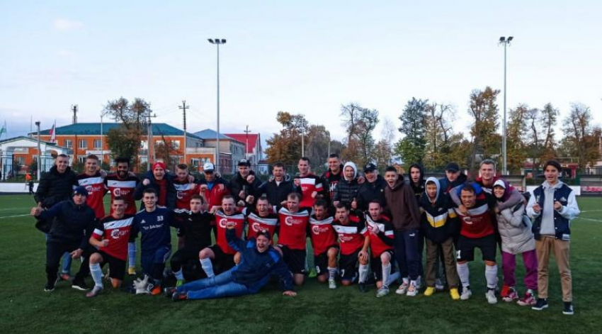 Борисоглебские футболисты обыграли на выезде «барсов» из Боброва