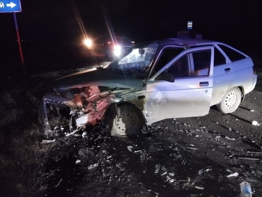 Четыре человека пострадали в жестком столкновении легковушек в Грибановском районе