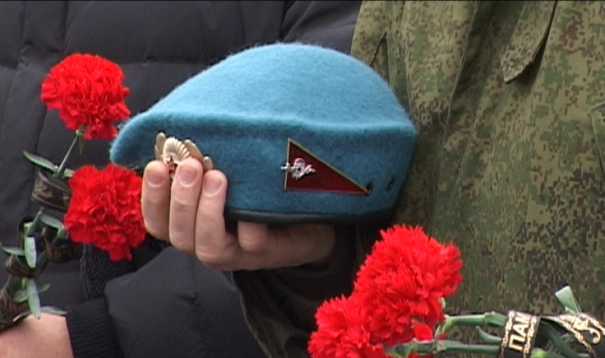  Тринадцать, не вернувшихся домой…. Борисоглебцы  возложили цветы к памятнику погибшим землякам- «афганцам».