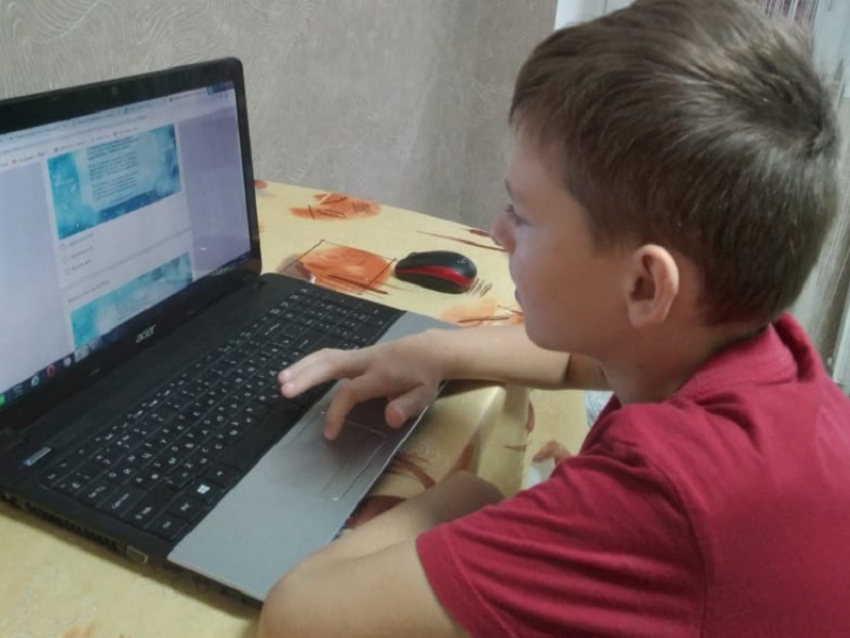 Стало известно о продлении дистанционного обучения в школах Воронежской области