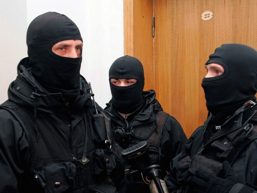 Стали известны подробности задержаний во время обыска ФСБ в Грибановском отделе полиции 