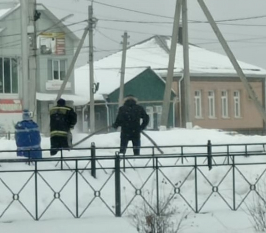 В Театральном сквере Борисоглебска в 14-й раз залили каток