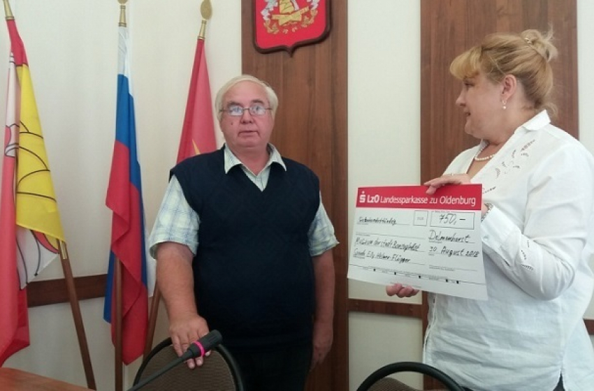 В Дельменхорсте делегации из Борисоглебска вручили сертификат на 1 250 евро