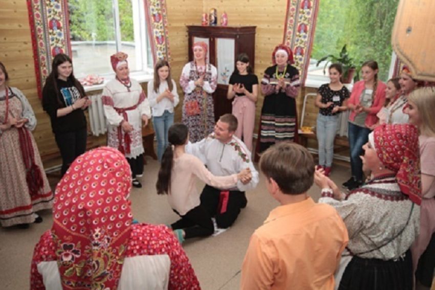 В Борисоглебске немцев напоили чаем в русских традициях