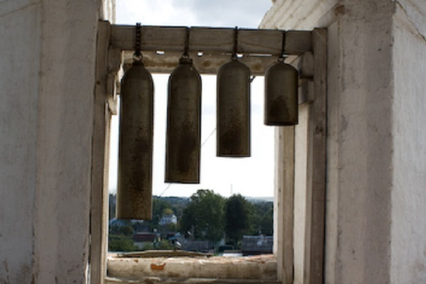 В Грибановском районе прихожане соорудили церковные колокола из газовых баллонов