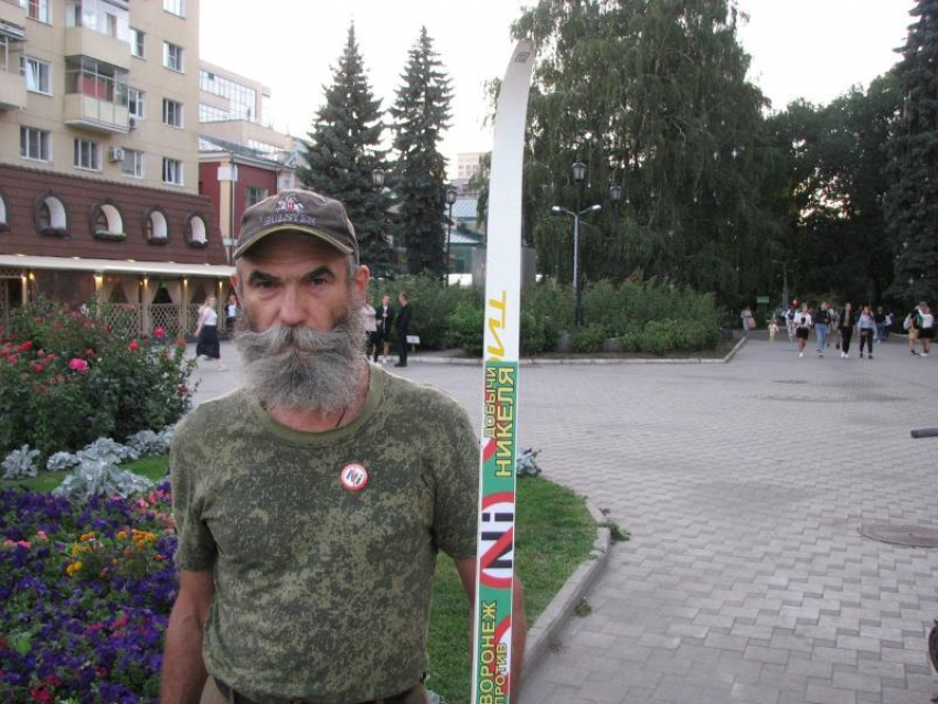 «Лыжную прогулку» в последний день лета совершил экоактивист в столице Воронежской области