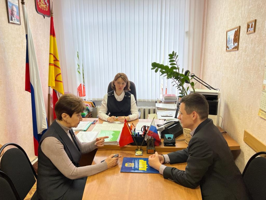 В избиркоме Воронежской области поощрили депутата Борисоглебской Думы 