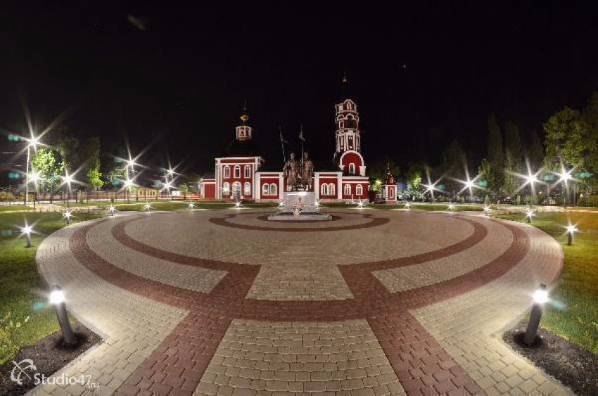 Как выглядит обновленная  Старособорная площадь  Борисоглебска в вечернее время