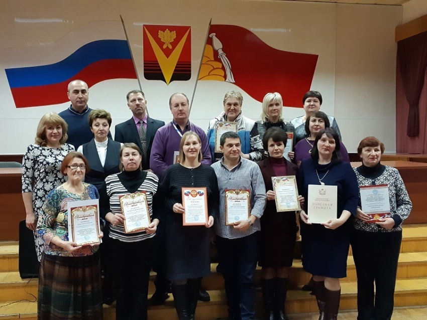 Борисоглебская ТИК отметила 25-летие избирательной системы Российской Федерации наградами