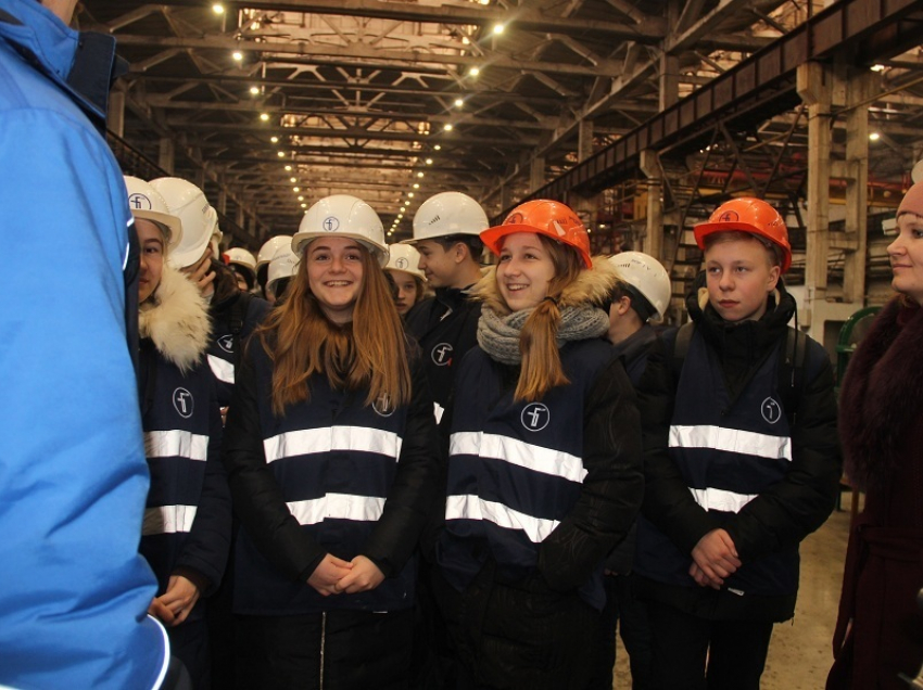 Борисоглебские школьники посетили с экскурсией завод «Борхиммаш»