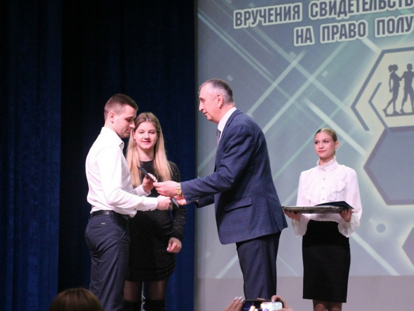 Сертификаты на улучшение жилищных условий получили 34 семьи в Борисоглебске