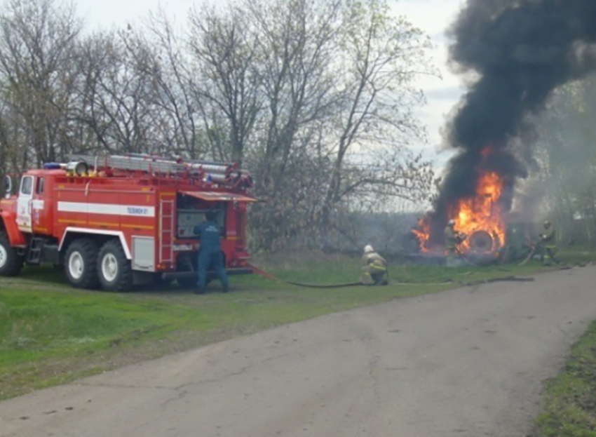  В Грибановском районе сгорел американский трактор 