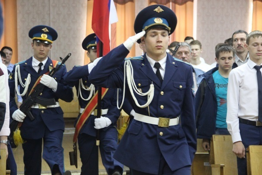 В Борисоглебске старшеклассников «поставили под ружье»