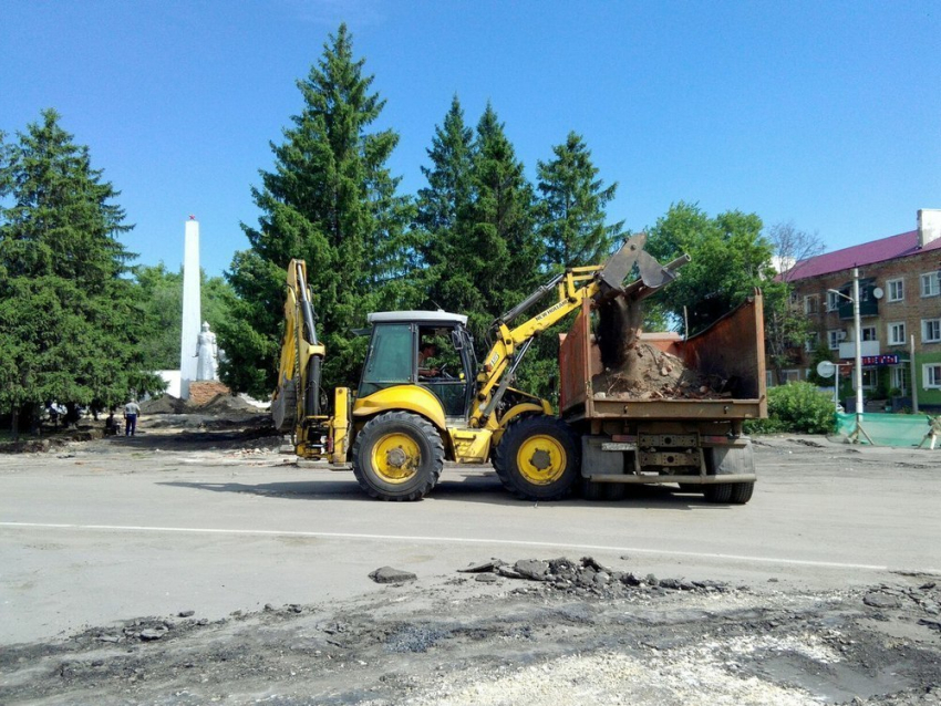 В Борисоглебске  начались работы по благоустройству Площади революции.