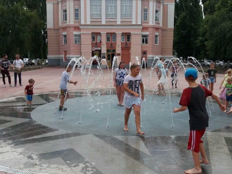 Новости борисоглебска блокнот. Борисоглебск Воронежской области фонтаны. Авангард Борисоглебск фаньан. Борисоглебск фонтан у Чернышевского. Лепота фонтан Борисоглебск.